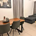 Evis House Будинок відпочинку